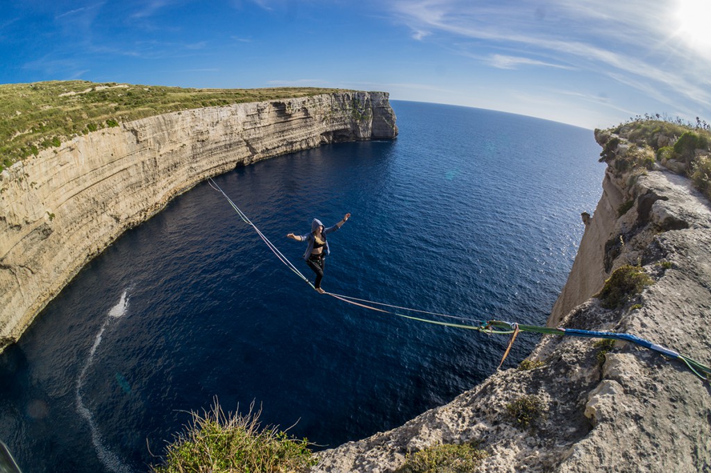 eine 150m lange Highline - ca. 40m über Wasser