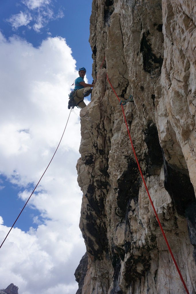 es geht gleich großgriffig, aber steil los